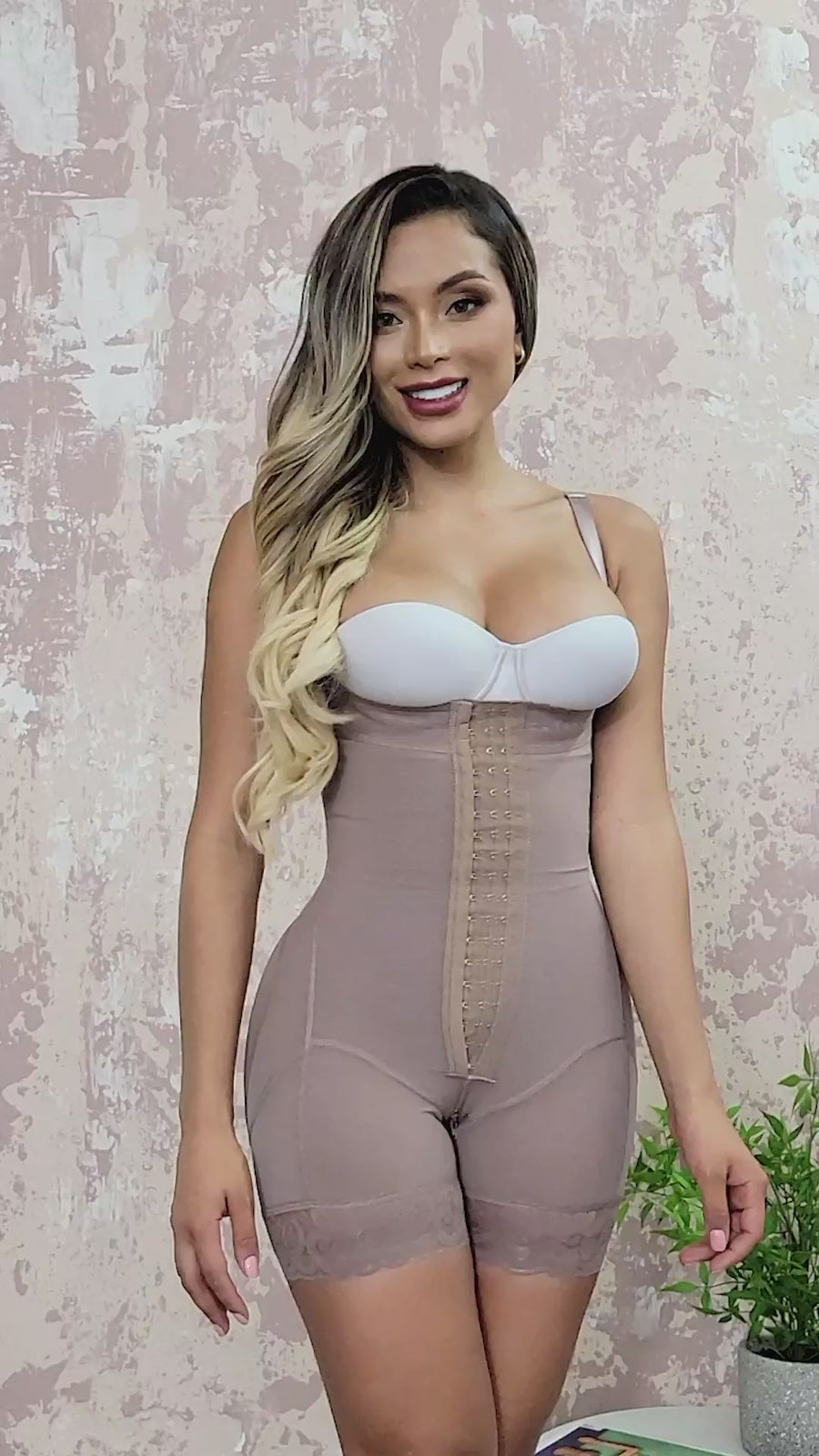 FP5031 FAJA SHORT ESTRAPLE Y 3 FILAS DE BROCHES REALCE MAXI
