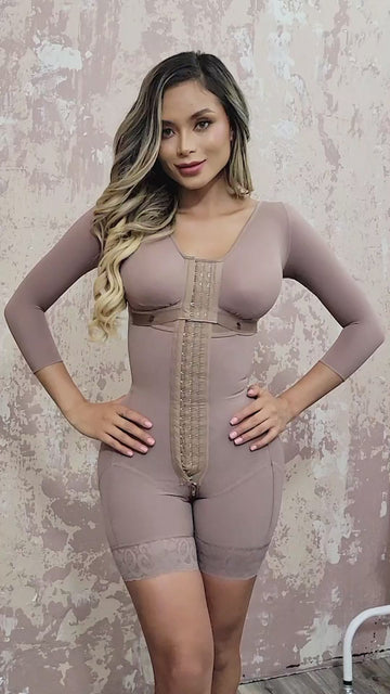 FP6076 FAJA SHORT CON BRASIER Y MANGAS Y 3 FILAS DE BROCHES REALCE MAXI